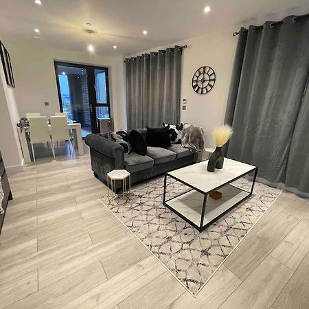 Stylish And Cosy 2 Bedroom Flat In Croydon Esterno foto