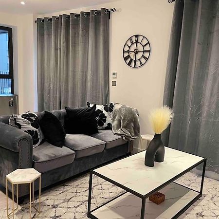 Stylish And Cosy 2 Bedroom Flat In Croydon Esterno foto