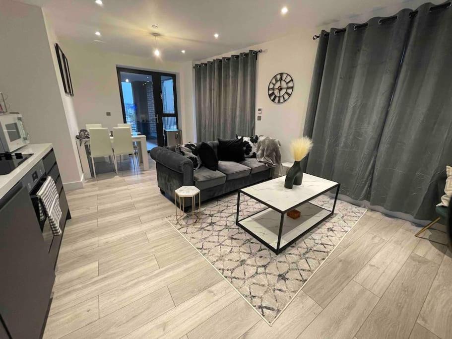 Stylish And Cosy 2 Bedroom Flat In Croydon Esterno foto