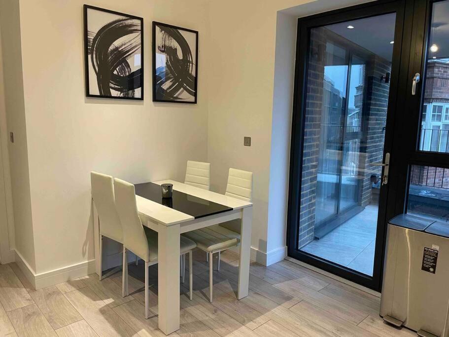 Stylish And Cosy 2 Bedroom Flat In Croydon Esterno foto