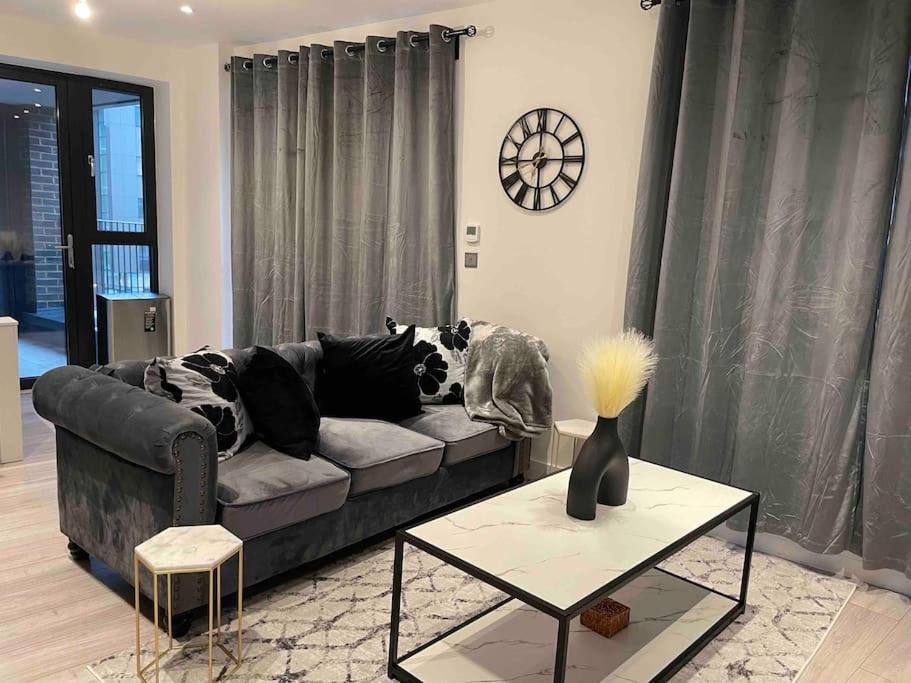 Stylish And Cosy 2 Bedroom Flat In Croydon Esterno foto